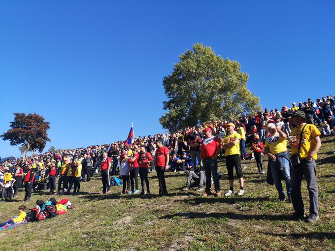 Sončna nedelja, Slovencev sicer ni toliko kot pred epidemijo, a vseeno veliko. | Foto: Matej Podgoršek