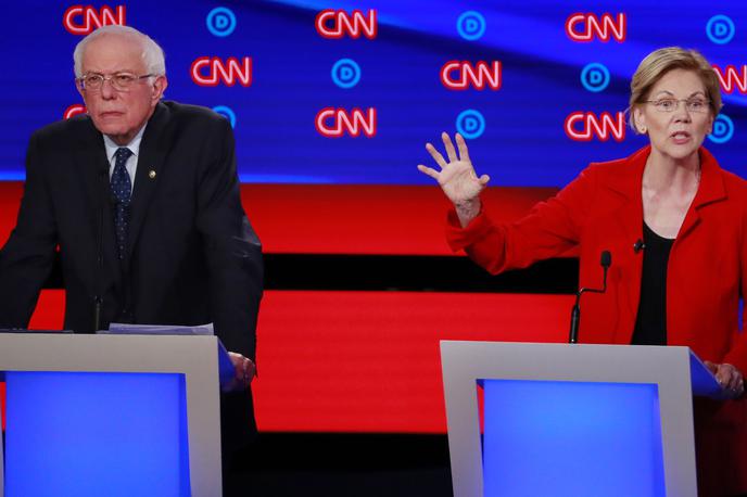 Bernie Sanders in Elizabeth Warren | Bernie Sanders in Elizabeth Warren vztrajata pri radikalnem zasuku v levo. Med drugim zagovarjata ukinitev zasebnega zdravstva in vzpostavitev javne zdravstvene mreže. | Foto Reuters