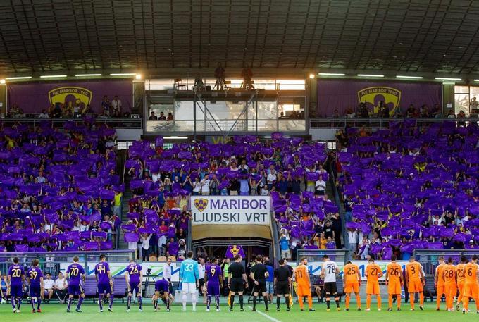 Ljudski vrt je na dvobojih NK Maribor obarvan v vijoličasto. No, tako je bilo v obdobju pred epidemijo koronavirusa, med katero so ostala vrata stadiona gledalcem, Maribor ima več kot dva tisoč imetnikov sezonskih vstopnic, žal zaprta. | Foto: 