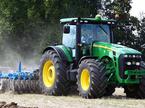 John Deere traktor