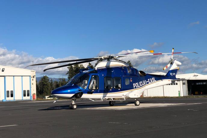 helikopter slovenska policija | Za delo z novim helikopterjem je usposobljenih osem pilotov in šest letalskih tehnikov. | Foto Siol.net