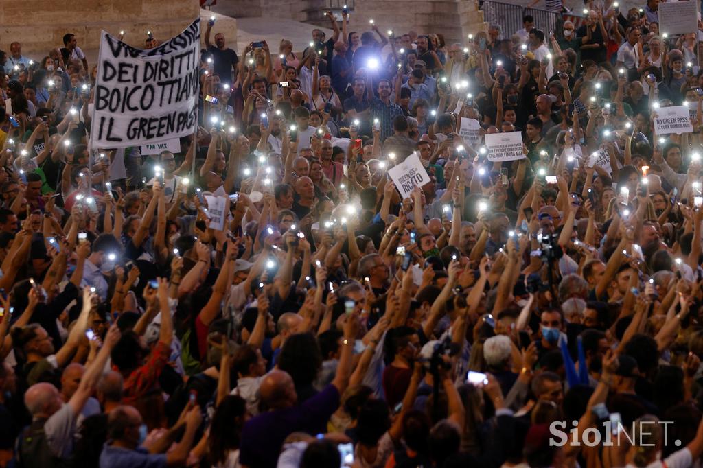 Italija protesti zeleno potrdilo