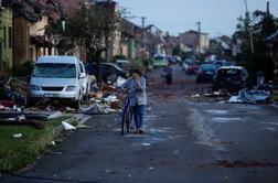 Jug Češke prizadel uničujoč tornado: najmanj pet mrtvih in več kot 200 ranjenih #foto #video