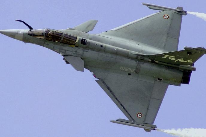 Bojna letala rafale | Hrvaška se oktobra lani ni pridružila pobudi Zaščita evropskega neba, ki jo je skupaj s 14 državami, tudi Slovenijo, podpisala Nemčija, kar so hrvaški mediji pripisali prav vojaškemu sodelovanju s Francijo. | Foto Guliverimage