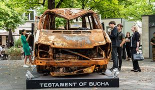 V Rusiji zaradi objav o pokolu v Buči aretirali novinarja Forbesa