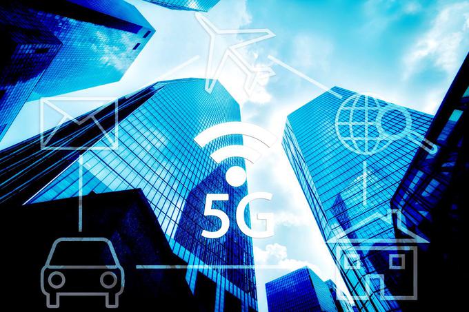 5G bo temelj povezanega sveta. Prinaša namreč zelo nizke odzivne čase (krajše od ene milisekunde), kar pomeni, da bodo naprave med seboj lahko komunicirale tako rekoč brez zakasnitev. 5G se zato pogosto omenja tudi kot eden od temeljev globalnega omrežja avtonomnih vozil.  | Foto: Thinkstock