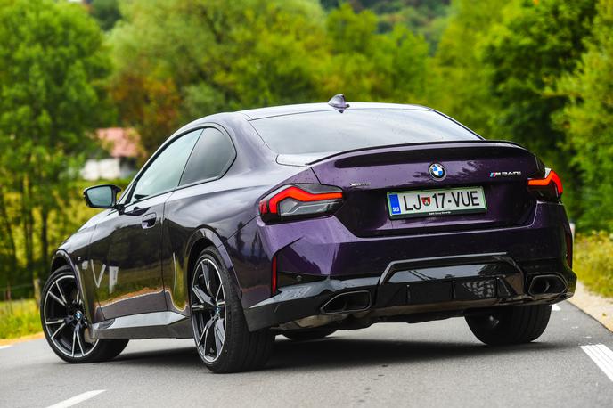 BMW M240i | Testni M240i je imel pogon speljan na vsa štiri kolesa. Slednji prinaša več nadzora in varnosti, pogon zadaj pa igrivost in vozniške užitke. | Foto Gašper Pirman