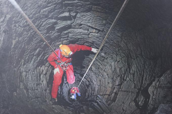 Lani so se po jašku vodnjaka s pohodnim kolesom spustili arheologi. Nadaljnje raziskave vodnjaka bi bile še dobrodošle. Delovni načrt zanje je že izdelan. | Foto: 