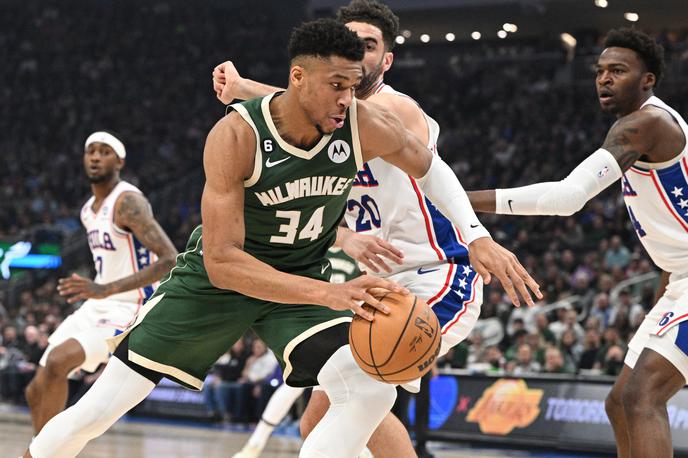 Antetokounmpo | Giannis Antetokounmpo, ki bo po novem sodeloval tudi z Goranom Dragićem, je prvič po 21. januarju izgubil dvoboj lige NBA.. | Foto Reuters