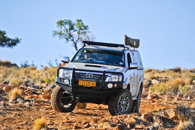 Konvoj je vodil Šakal s svojim atraktivnim ekspedicijskim hiluxom. V Namibiji je Toyota znamka številka ena, hilux, landcrusier in corolla pa najbolj prodajani modeli.  | Foto: Jure Gregorčič