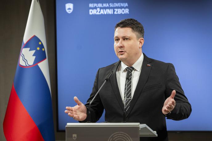 Aleš Rezar | "Mislim, da zgodba ni tako nedolžna, kot jo želijo nekateri člani prikazati," je dejal Aleš Rezar, predsednik preiskovalne komisije DZ, ki preiskuje sume vpletanja politike v policijo. | Foto STA