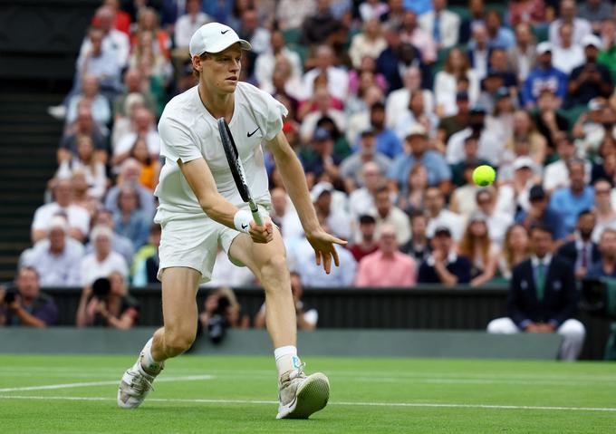 Zmagovalec Melbourna in prvi nosilec Wimbledona se je poslovil že v četrtfinalu. | Foto: Reuters