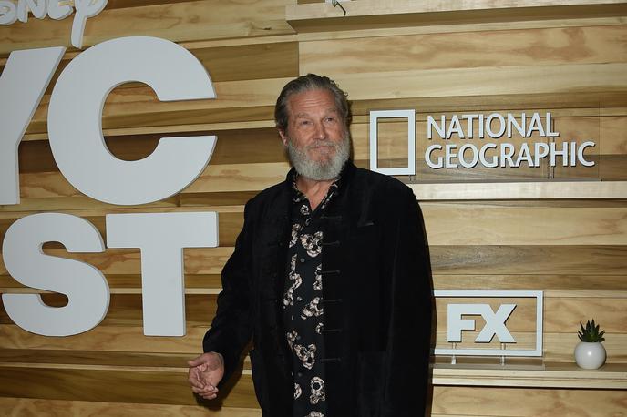 Jeff Bridges | Bridges je najbolj znan po vlogi v komediji Veliki Lebowski (1998). Leta 2010 je prejel oskarja za najboljšega igralca za vlogo country pevca in alkoholika v filmu Noro srce. | Foto Guliverimage