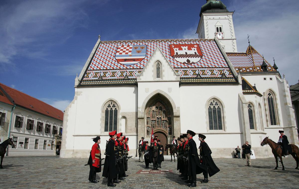 Markov trg, Zagreb | Moški, ki se je v torek zažgal v bližini hrvaške vladne stavbe, je v večernih urah umrl. Njegov motiv za samozažig ostaja neznan. | Foto STA