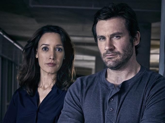 Jennifer Beals in Clive Standen | Foto: 