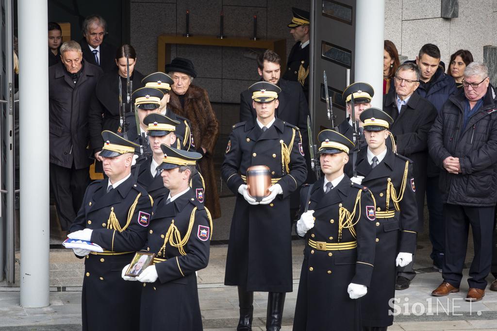 Pogreb slovenskega politika, pravnika in gospodarstvenika Janeza Zemljariča z vojaškimi častmi.