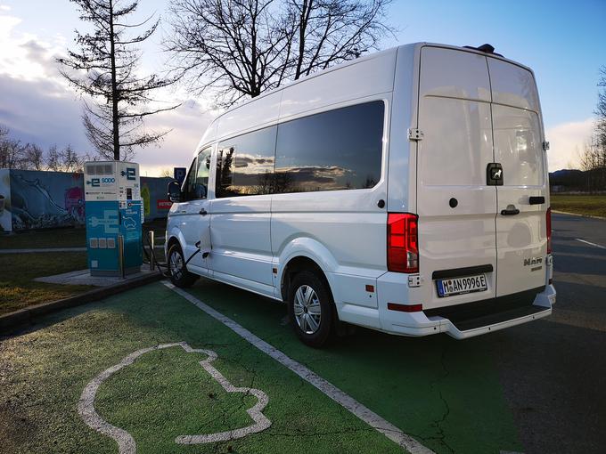 Elektrificirani dostavniki so primerni le za vožnjo po mestih, saj jih je zaradi kratkega dosega treba večkrat polniti. | Foto: Gregor Pavšič