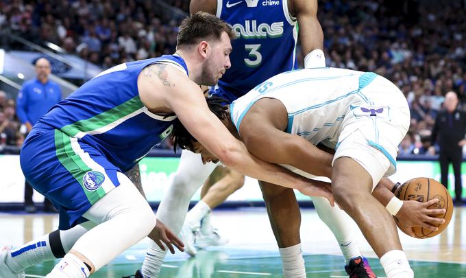 Luka Dončić v obrambi | Foto: Reuters