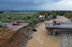 V Grčiji še vedno dramatične razmere, zaprli 200 kilometrov avtoceste #video #foto