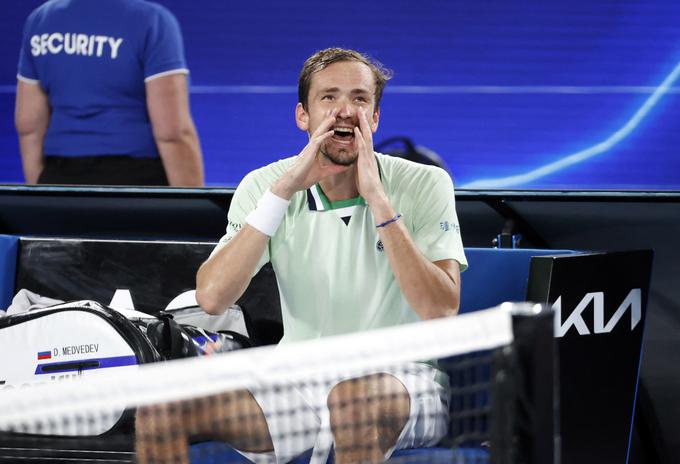 Daniil Medvedjev se je v polfinalu verbalno spravil na sodnika. Lahko kaj podobnega vidimo tudi v finalu proti Nadalu? | Foto: Guliverimage/Vladimir Fedorenko