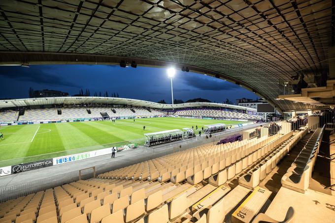 Ljudski vrt je zavit v črno, saj je umrl eden izmed najboljših strelcev v zgodovini NK Maribor. | Foto: Jure Banfi/alesfevzer.com