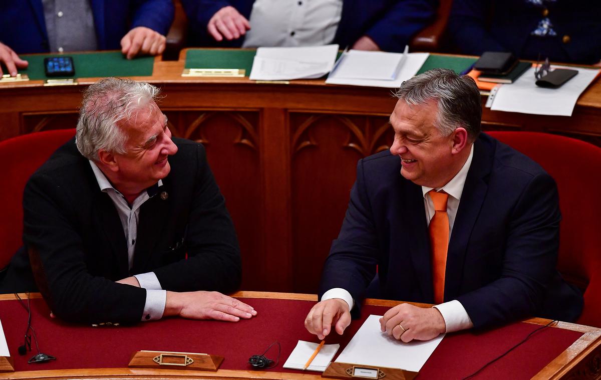 madžarski parlament | Madžarski parlament, v katerem prevladuje desna stranka Fidesz premierja Viktorja Orbana, je članstvo Finske v Natu ratificiral po večmesečnem odlašanju. Na fotografiji Viktor Orban in podpredsednik vlade Zsolt Semjen. | Foto Reuters