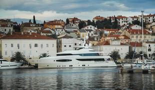 Ruska oligarha prevzemata turizem na Malem Lošinju