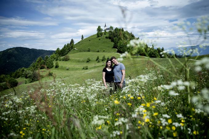 "Ob košnji je trava takšna, kot bi gledal herbarij," pravi Barbara. | Foto: Ana Kovač