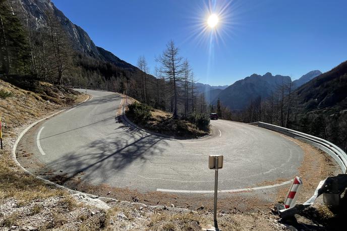 Volkswagen ID4 Vršič | Cesta na Vršič je ena najlepših slovenskih panoramskih gorskih cest, hkrati pa ima zgodovinski, turistični, širši demografski in narodnogospodarski pomen. | Foto Gregor Pavšič