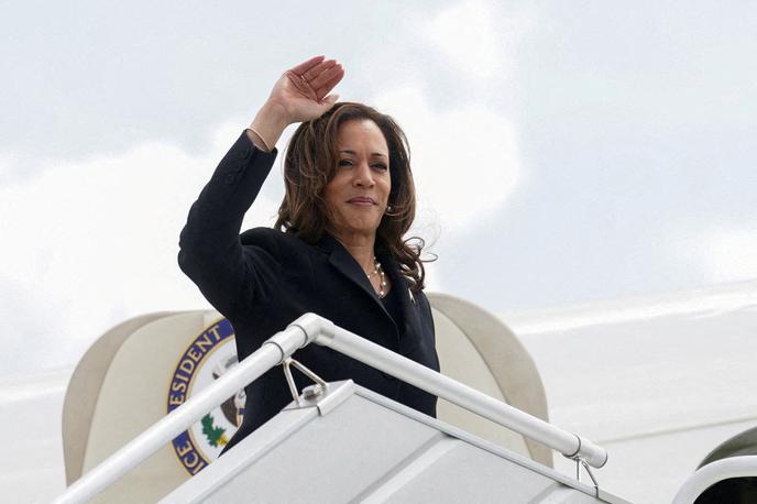 Kamala Harris | Demokrati so sicer v ponedeljek sklenili spletno glasovanje o nominaciji Kamale Harris za predsedniško kandidatko. Devetinpetdesetletna Harrisova bo nominacijo uradno sprejela na demokratski konvenciji v Chicagu sredi avgusta. | Foto Reuters