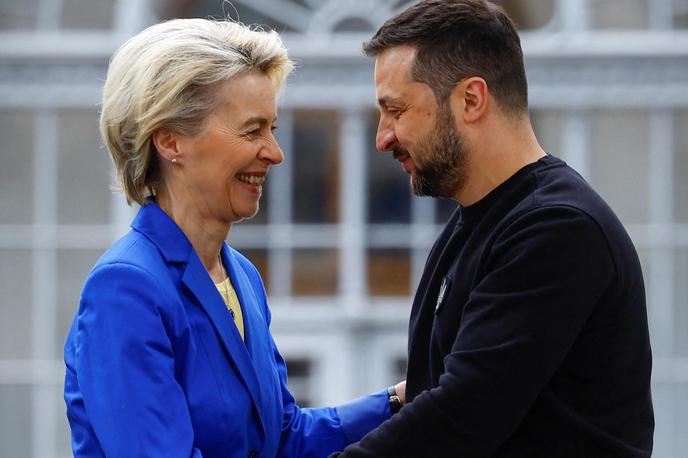 Ursula von der Leyen, Volodimir Zelenski | "Sredstva so namenjena ohranjanju delovanja ukrajinske države, medtem ko se ta bori za preživetje," je zapisala Ursula von der Leyen. | Foto Reuters