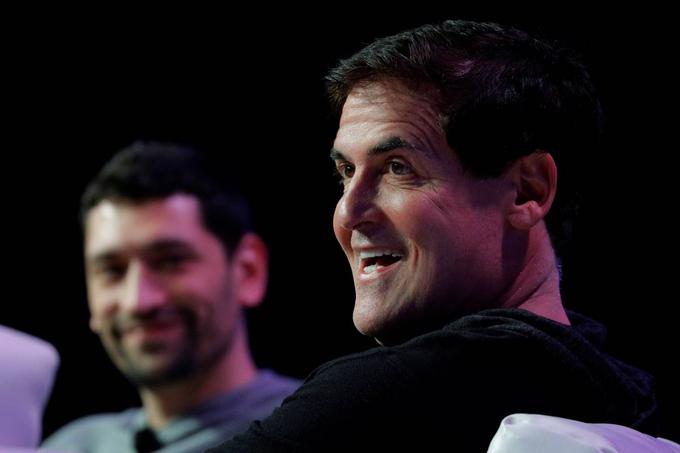 Prvi mož Broadcast.com je bil v času nakupa podjetja s strani Yahooja danes dobro znani ameriški poslovnež in vlagatelj Mark Cuban. Svoj delež od prodaje Broadcast.com v delnicah Yahooja je unovčil takoj in zaslužil svojo prvo milijardo. Vrednost svojega premoženja je s pametnimi naložbami v zadnjih dveh desetletjih več kot potrojil.  | Foto: Reuters