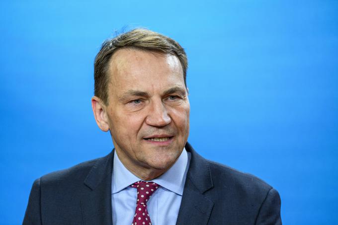 Poljski zunanji minister Radoslaw Sikorski pravi, da morajo evropske države okrepiti svoje obrambne sposobnosti. S tem bo EU manj odvisna od ZDA v primeru vzpona izolacionizma ali preusmeritve ameriške pozornosti na Tajvan. | Foto: Guliverimage