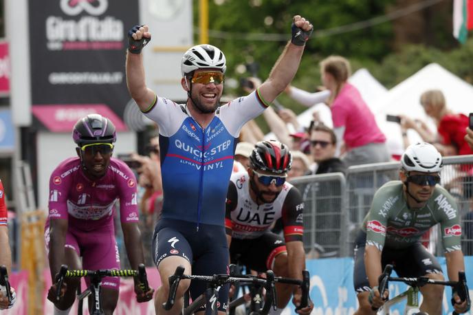 giro Mark Cavendish | Mark Cavendish je na madžarskem delu letošnje Dirke po Italiji pustil velik pečat. Zmagal je v tretji etapi, zadnji na Madžarskem, v vasi Zamoly pa bo po novem avtobusna postaja nosila njegovo ime.    | Foto Reuters