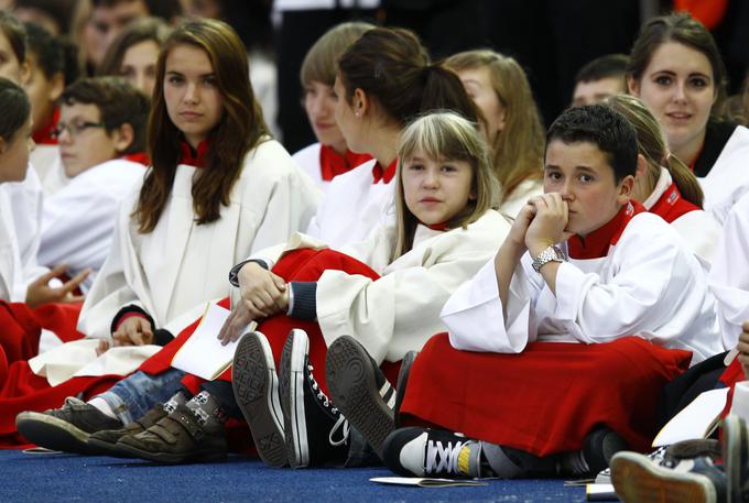 Katoliška cerkev je imela konec leta 2020 v Nemčiji 22,2 miljona pripadnikov (26,7 odstotka prebivalstva). Protestantov je bilo 20,2 milijona (24,3 odstotka prebivalstva). Število muslimanov je bilo leta 2019 okoli 5,5 milijona (okoli 6,5 odstotka prebivalstva). Nato sledijo manjše verske skupnosti, kot so na primer pravoslavni kristjani in budisti. Ateistov oziroma ljudi, ki ne pripadajo nobenih verski skupnosti, je v Nemčiji okoli 38 do 39 odstotkov. | Foto: Reuters