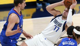 Dončić in Jokić epsko, slovenski čarovnik čaral v podaljšku