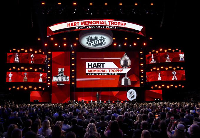 Lani je nagrada Hart Trophy, za katero je nominiran tudi Kopitar, pripadla kapetanu Edmontona Connorju McDavidu. | Foto: Getty Images