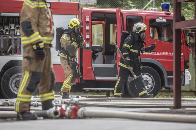 gasilec gasilci | Po ugotovitvah policije je šlo za samovžig odpadkov. | Foto Matej Leskovšek