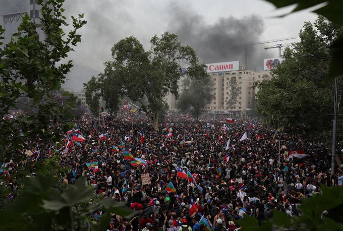 demonstracije protesti Čile Santiago | Foto: Reuters