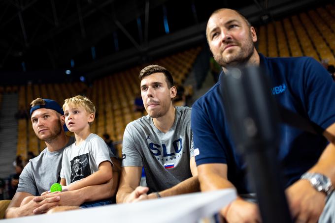 Vlatko Čančar je sobotno tekmo s Črno goro še spremljal s klopi. | Foto: Matic Klanšek Velej/Sportida