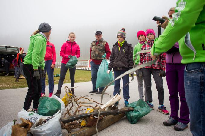 Na pokljuški planoti so danes nabrali več kot 600 kilogramov smeti. | Foto: Urban Urbanc/Sportida