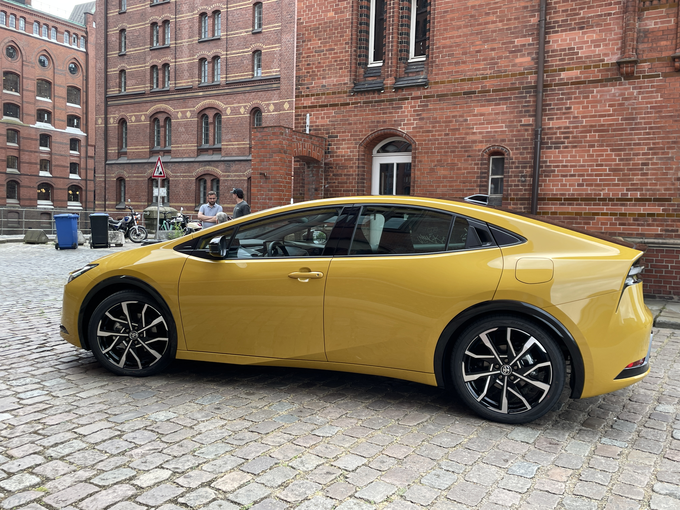 Prius je zdaj kar za pet centimetrov nižji.  | Foto: Gregor Pavšič