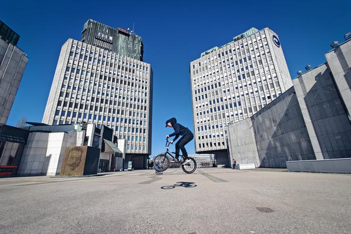 Mojster akcijske fotografije razkriva trike s pomočjo umetne inteligence enega najboljših telefonov na trgu