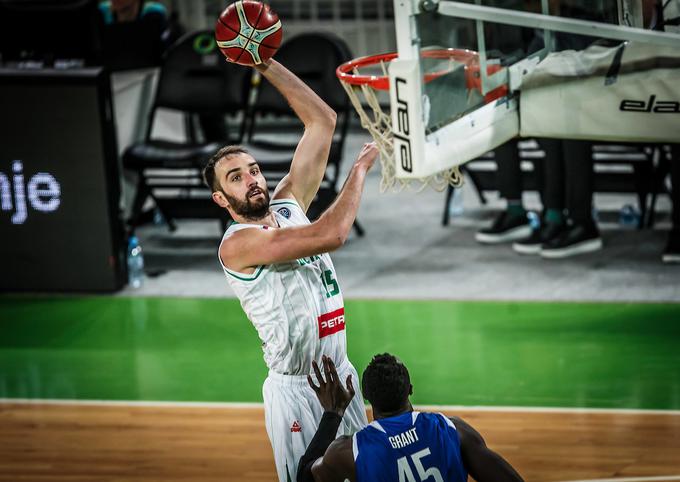 Kapetan Olimpije Mirza Begić je vknjižil 14 točk. | Foto: Vid Ponikvar/Sportida