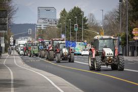 Protestni shod Sindikata kmetov Slovenije. Traktor, kmet, protest.