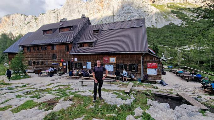 Planinec Gile pri planinski koči na Triglavskih jezerih. | Foto: Osebni arhiv Tomislav Majnarić