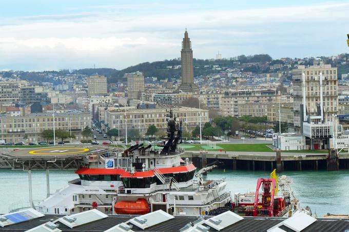 Le Havre je bil v drugi svetovni vojni porušen. ''Na plažah, kjer so se izkrcali zavezniški vojaki in so se dogajali odločilni boji, je polno zgodovine. Ob koncu tedna tako ni dolgčas. Je pa mesto na novo postavljeno, po drugi svetovni vojni so bili vsi kamni na tleh. Po arhitekturi se čuti, da je bilo mesto na hitro zgrajeno. Podoba mesta se počasi popravlja in dobiva neko dinamiko, atraktivnost. Jih pa čaka še nekaj dela.'' | Foto: Guliverimage/Vladimir Fedorenko