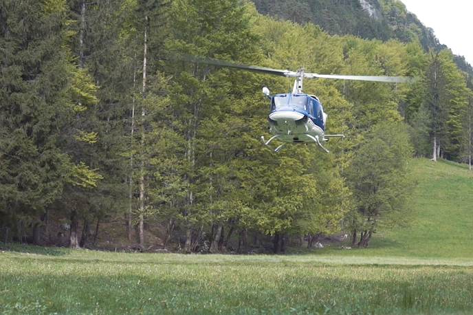 GRZS | Po prijavi izginotja obeh Nemcev so se aktivirali gorski reševalci GRS Bovec in dežurna ekipa GRS z Brnika, ki so s helikopterjem Letalske policijske enote pregledali območje. Vendar pogrešana reševalci in policisti niso našli.