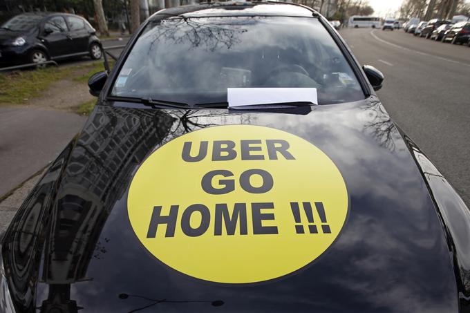 Pariške ulice so pogosto prizorišče protestov tamkajšnjih taksistov, ki so prav tako kot hrvaški prepričani, da jim Uber predstavlja nelojalno konkurenco. | Foto: Reuters