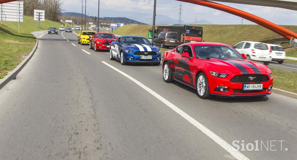 ford mustang karavana neukrotljivih avtosalon